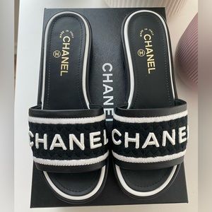 Chanel sandals with Box, Authentic Papers and individual Cloth Shoe covers.